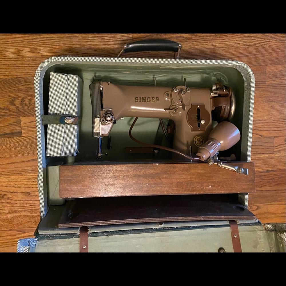 Singer 216G Straight & Zig Zag Sewing Machine